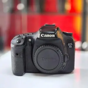 دوربین canon EoS7D با لنز105-24 دست دوم